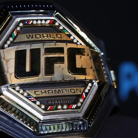 Полный кард турнира UFC 274 с главным боем Оливейра — Гэтжи