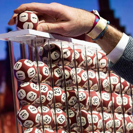 Крупнейший в 2024 году джекпот лотереи в €144 млн разделили испанец и британец
